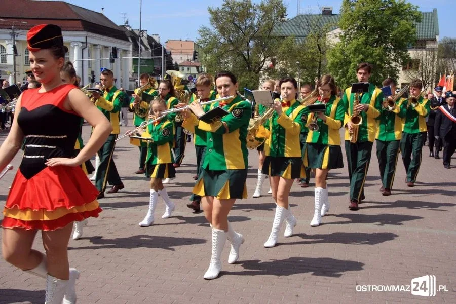 Obchody święta narodowego na placu Wolności (zdjęcia, wideo)