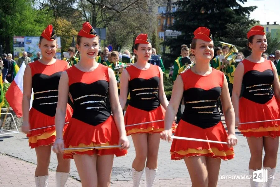 Obchody święta narodowego na placu Wolności (zdjęcia, wideo)