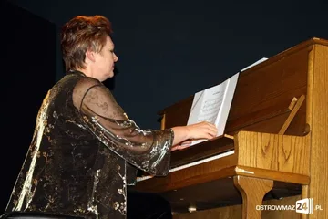 Dzień Matki w klimacie operetkowym (zdjęcia, wideo)