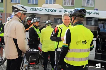 Rajd dookoła powiatu ostrowskiego (zdjęcia)