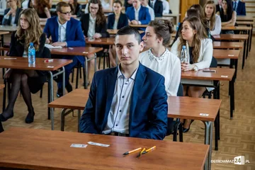 Maturzyści w zmaganiach z "królową nauk" (zdjęcia)