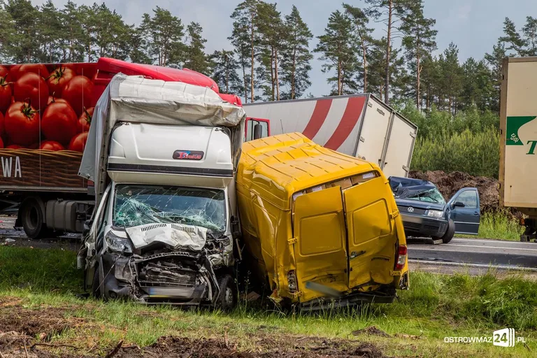 Karambol na drodze krajowej nr 8 (zdjęcia, aktualizacja)