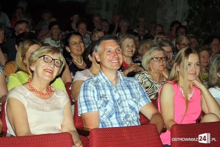Dzień Matki w klimacie operetkowym (zdjęcia, wideo)