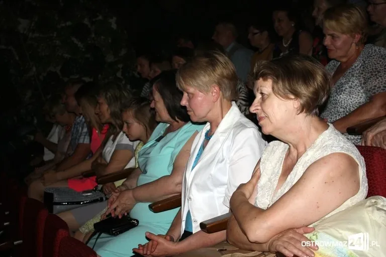 Dzień Matki w klimacie operetkowym (zdjęcia, wideo)