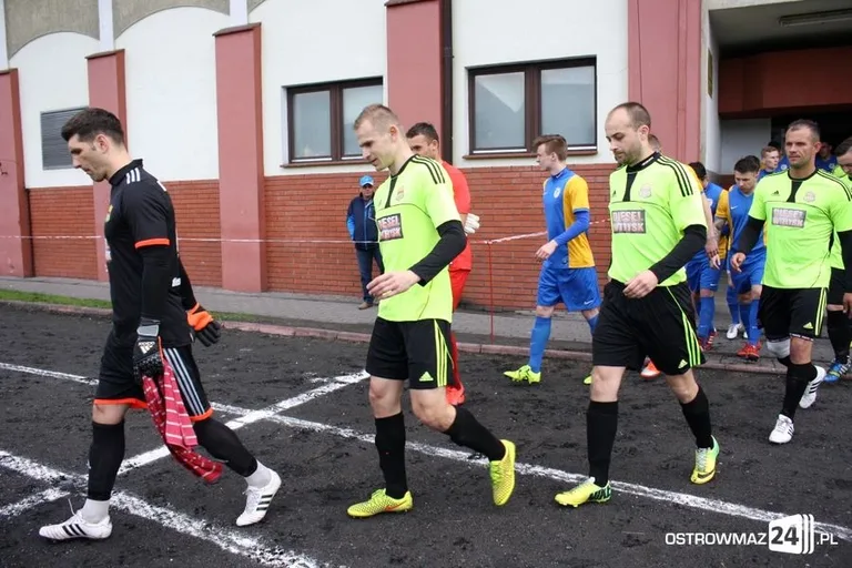Ostrovia uległa Ożarowiance (zdjęcia)