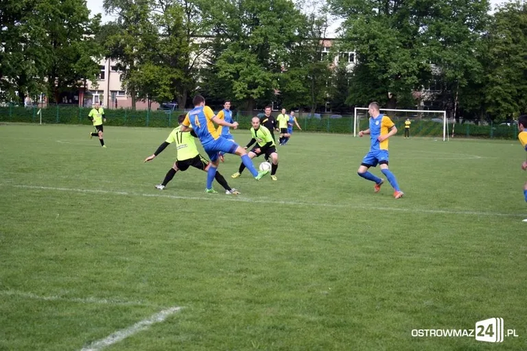 Ostrovia uległa Ożarowiance (zdjęcia)