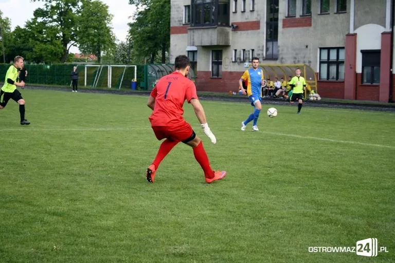 Ostrovia uległa Ożarowiance (zdjęcia)