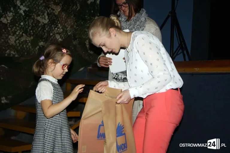 Widowisko teatralne "Dla mnie bomba" (zdjęcia, wideo)