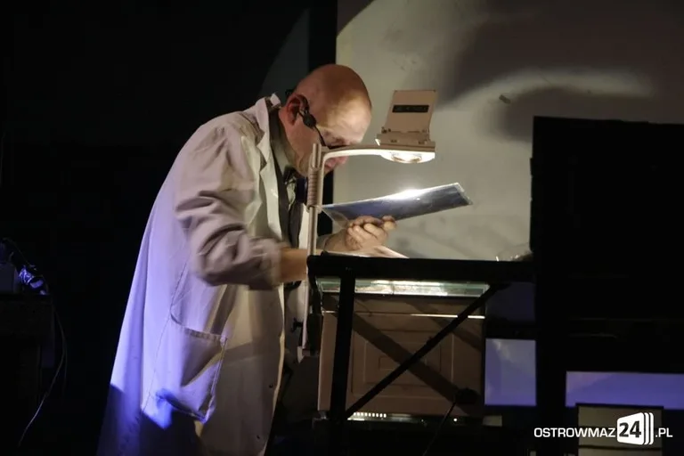 Widowisko teatralne "Dla mnie bomba" (zdjęcia, wideo)