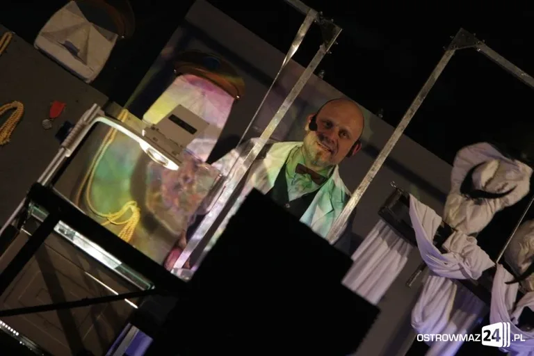 Widowisko teatralne "Dla mnie bomba" (zdjęcia, wideo)