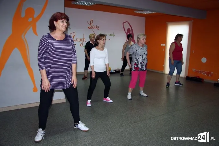 Zajęcia gimnastyczne dla seniorów (zdjęcia)