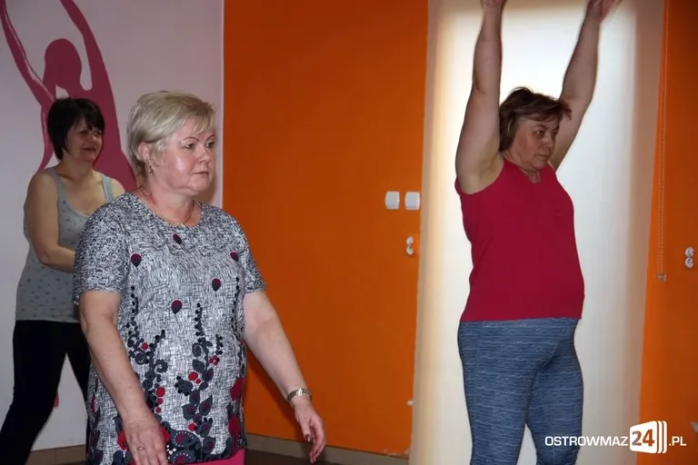 Zajęcia gimnastyczne dla seniorów (zdjęcia)