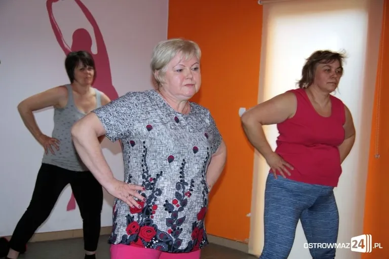 Zajęcia gimnastyczne dla seniorów (zdjęcia)