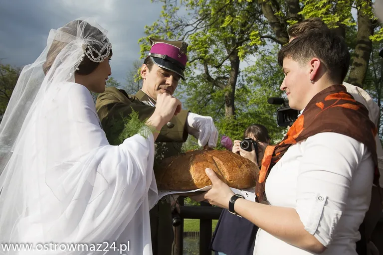 Inscenizacja ślubu Pileckich w Ostrowi (zdjęcia, wideo)