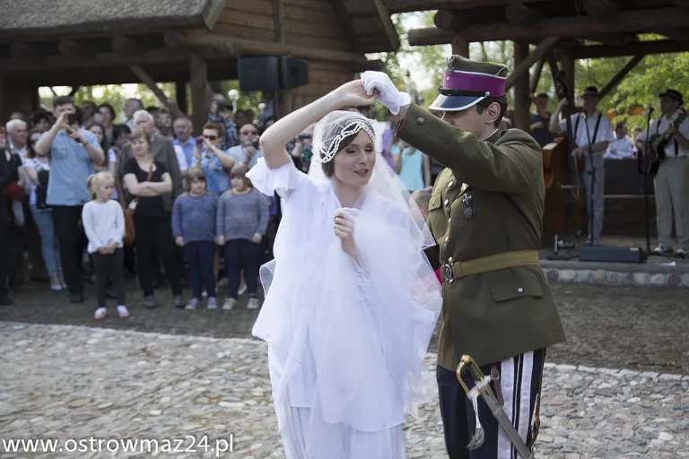 Inscenizacja ślubu Pileckich w Ostrowi (zdjęcia, wideo)