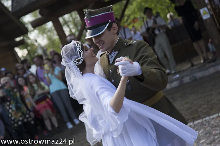 Inscenizacja ślubu Pileckich w Ostrowi (zdjęcia, wideo)