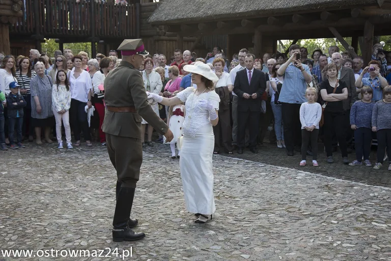 Inscenizacja ślubu Pileckich w Ostrowi (zdjęcia, wideo)