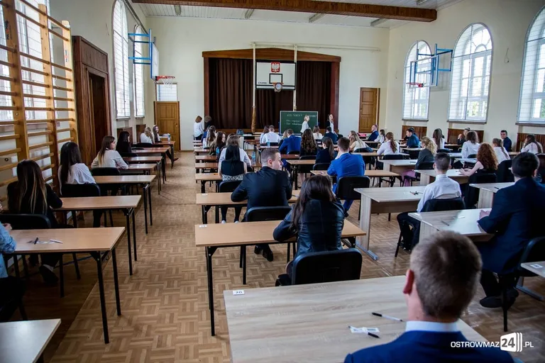 Maturzyści w zmaganiach z "królową nauk" (zdjęcia)
