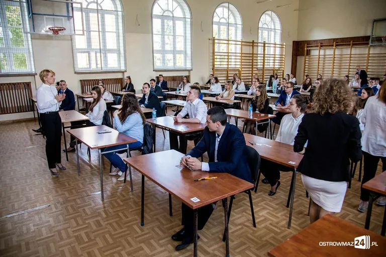 Maturzyści w zmaganiach z "królową nauk" (zdjęcia)