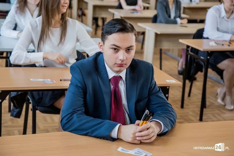 Maturzyści w zmaganiach z "królową nauk" (zdjęcia)