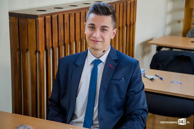 Maturzyści w zmaganiach z "królową nauk" (zdjęcia)