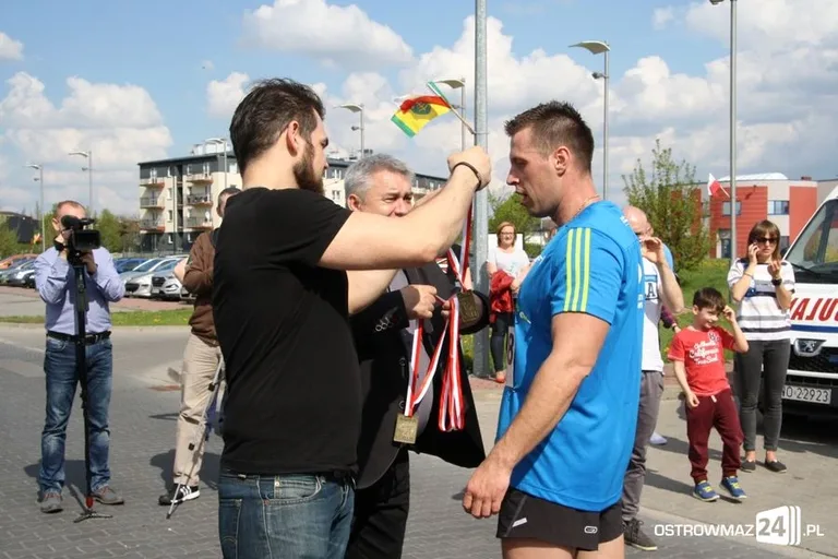 Biegnąć uczcili święto narodowe (zdjęcia)