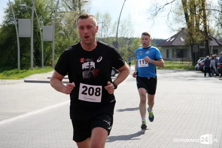 Biegnąć uczcili święto narodowe (zdjęcia)