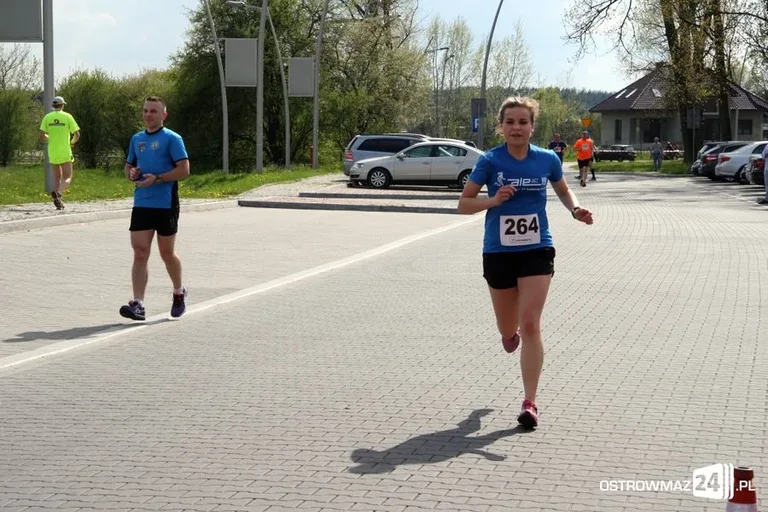 Biegnąć uczcili święto narodowe (zdjęcia)