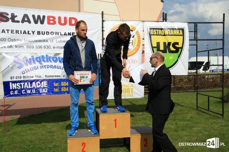 Biegnąć uczcili święto narodowe (zdjęcia)