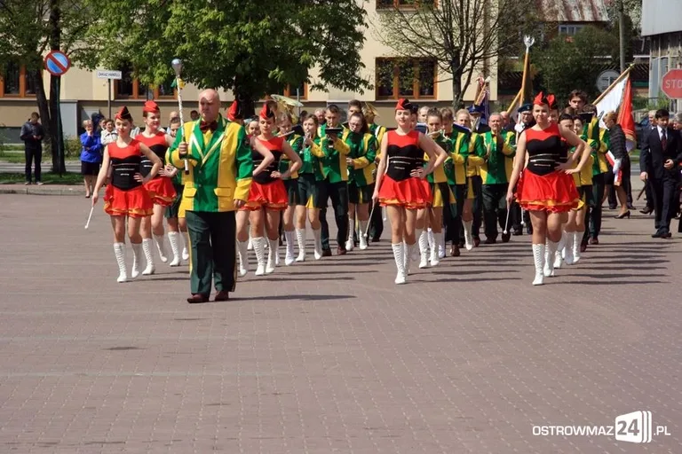 Obchody święta narodowego na placu Wolności (zdjęcia, wideo)