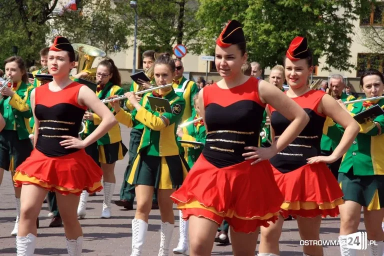 Obchody święta narodowego na placu Wolności (zdjęcia, wideo)