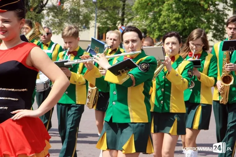 Obchody święta narodowego na placu Wolności (zdjęcia, wideo)