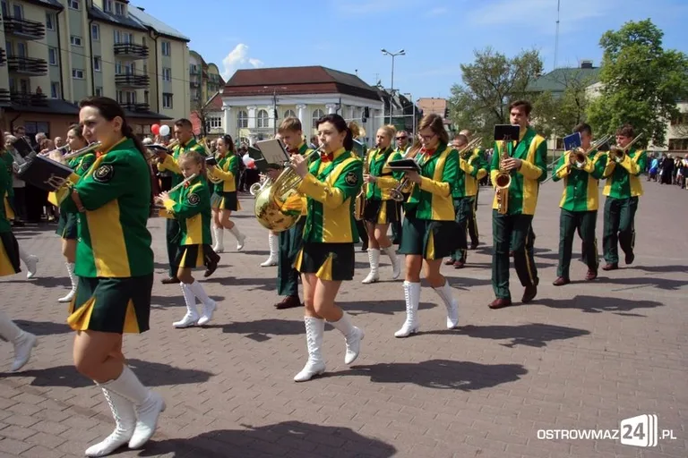 Obchody święta narodowego na placu Wolności (zdjęcia, wideo)