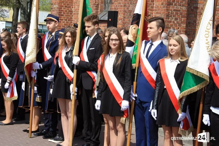 Obchody święta narodowego na placu Wolności (zdjęcia, wideo)
