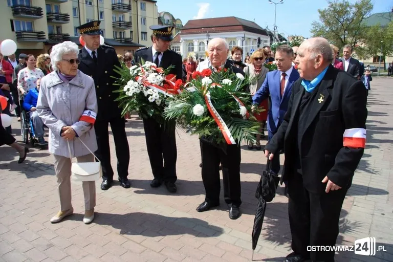 Obchody święta narodowego na placu Wolności (zdjęcia, wideo)