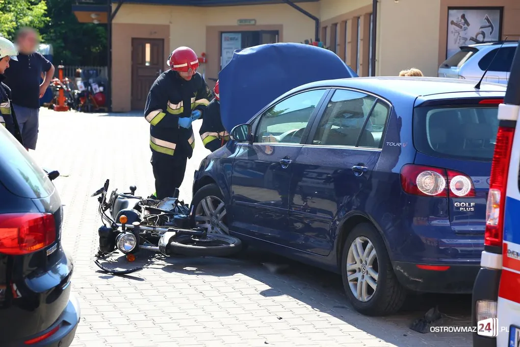 Motocyklista pod kołami golfa (zdjęcia)