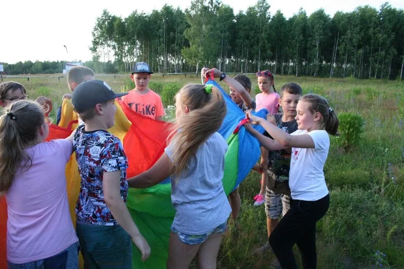 Ostrowscy uczniowie na lotnisku w Grądach
