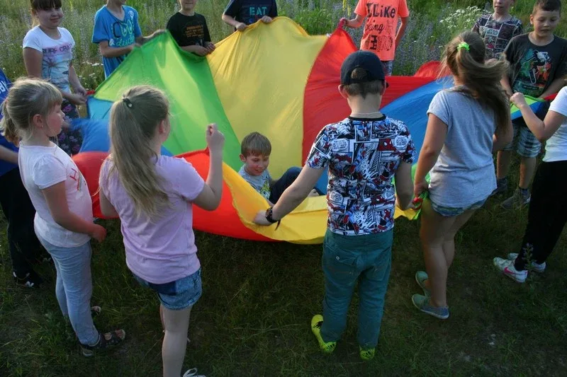 Ostrowscy uczniowie na lotnisku w Grądach