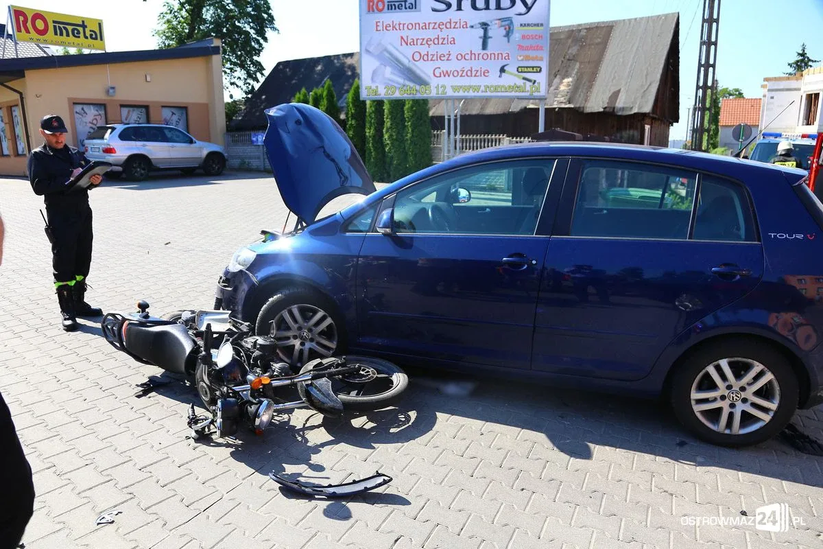 Motocyklista pod kołami golfa (zdjęcia)