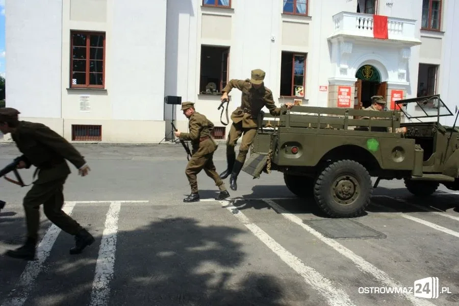 Rekonstrukcja historyczna przed ratuszem (zdjęcia, wideo)