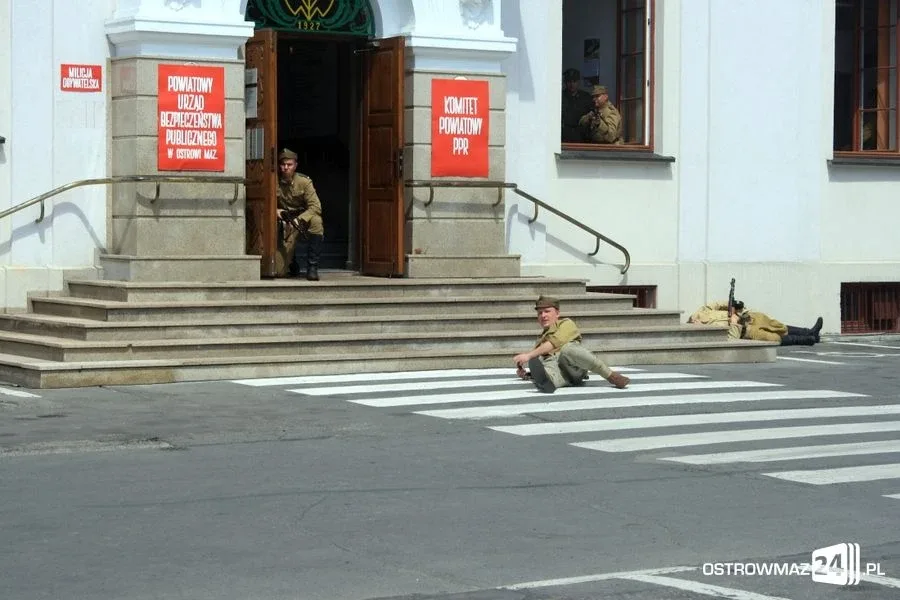 Rekonstrukcja historyczna przed ratuszem (zdjęcia, wideo)