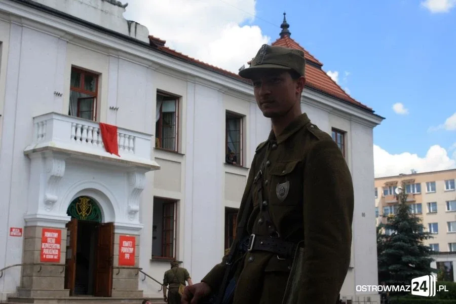 Rekonstrukcja historyczna przed ratuszem (zdjęcia, wideo)