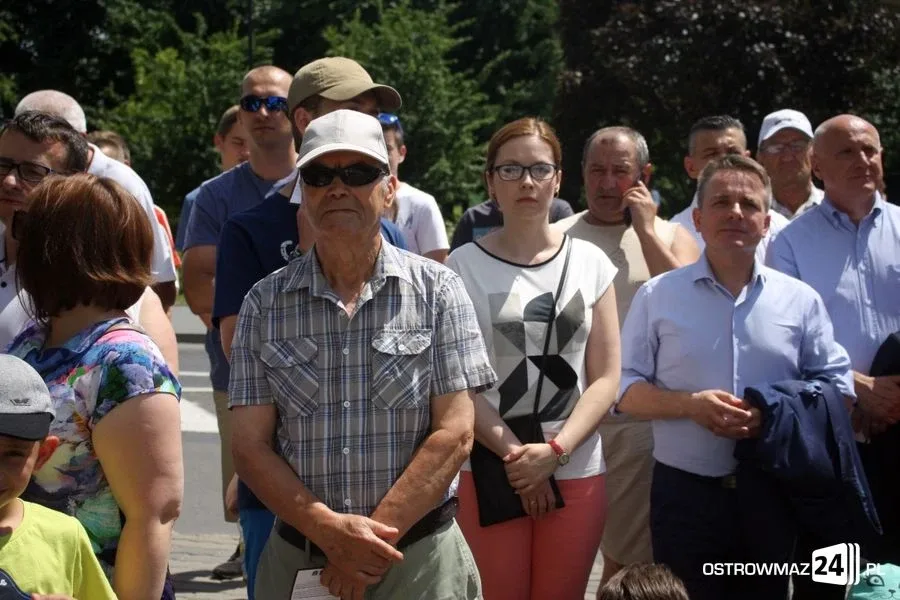 Rekonstrukcja historyczna przed ratuszem (zdjęcia, wideo)