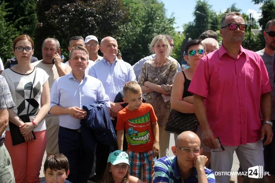 Rekonstrukcja historyczna przed ratuszem (zdjęcia, wideo)