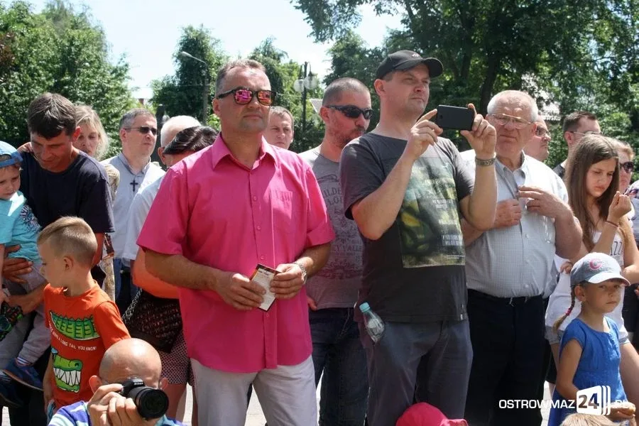 Rekonstrukcja historyczna przed ratuszem (zdjęcia, wideo)