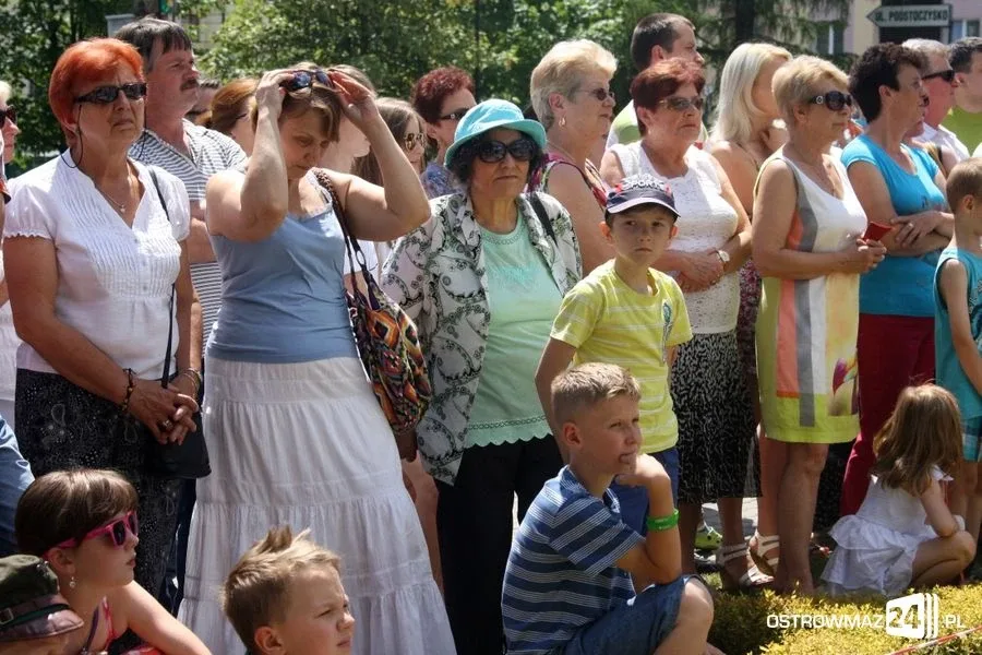 Rekonstrukcja historyczna przed ratuszem (zdjęcia, wideo)