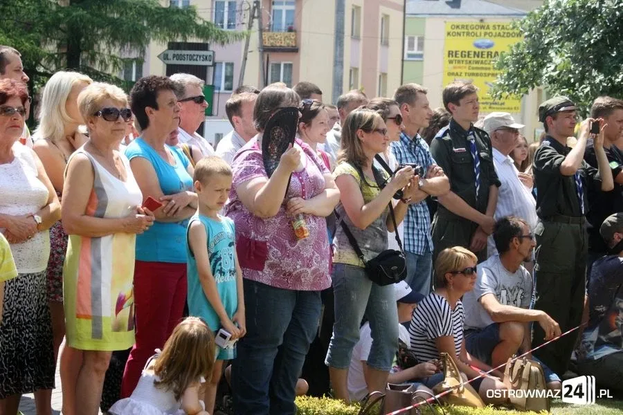 Rekonstrukcja historyczna przed ratuszem (zdjęcia, wideo)
