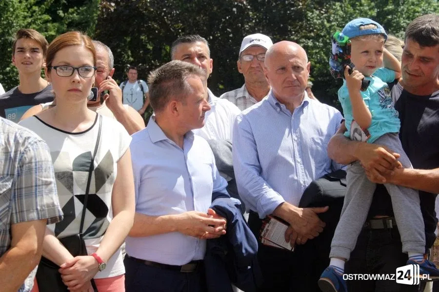 Rekonstrukcja historyczna przed ratuszem (zdjęcia, wideo)
