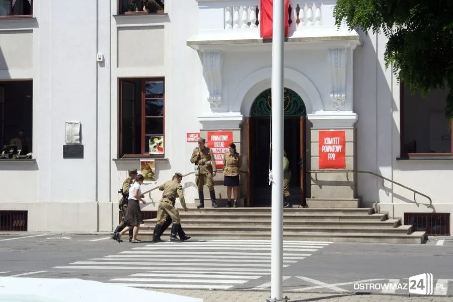 Rekonstrukcja historyczna przed ratuszem (zdjęcia, wideo)