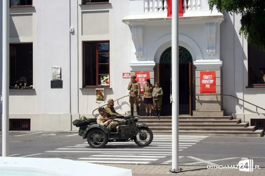 Rekonstrukcja historyczna przed ratuszem (zdjęcia, wideo)